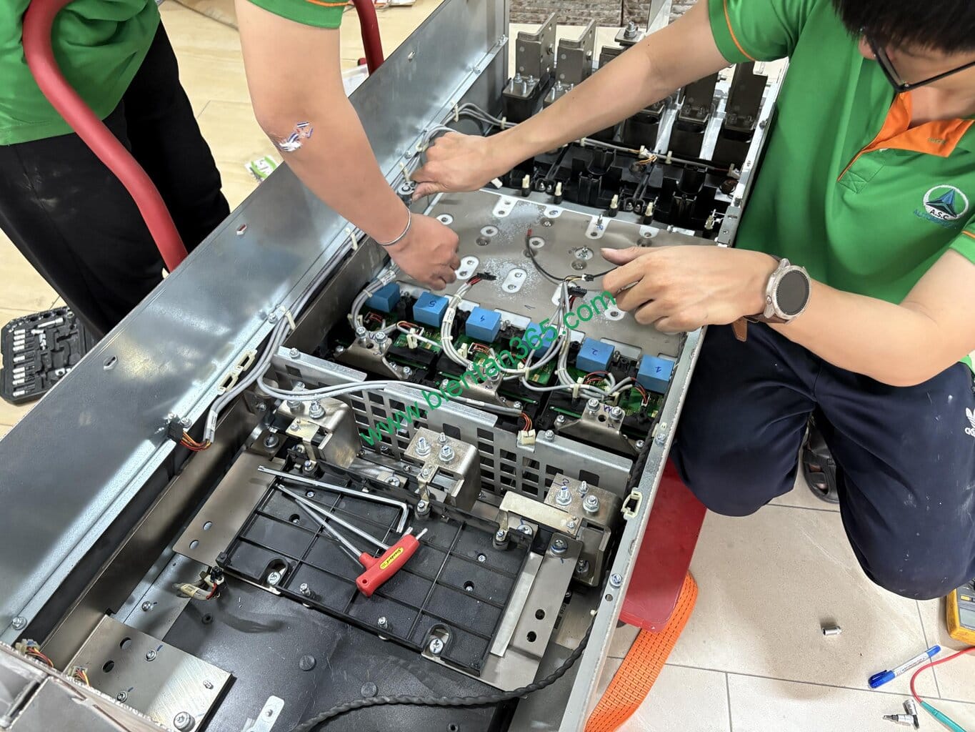 Ky su a.s.c vn dang sua chua bien tan danfoss tai a.s.c vn