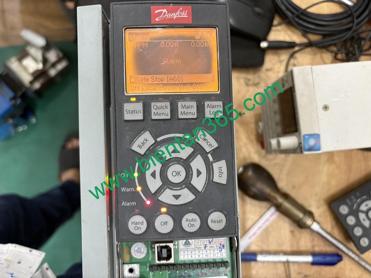 Sua chua bien tan danfoss loi man hinh