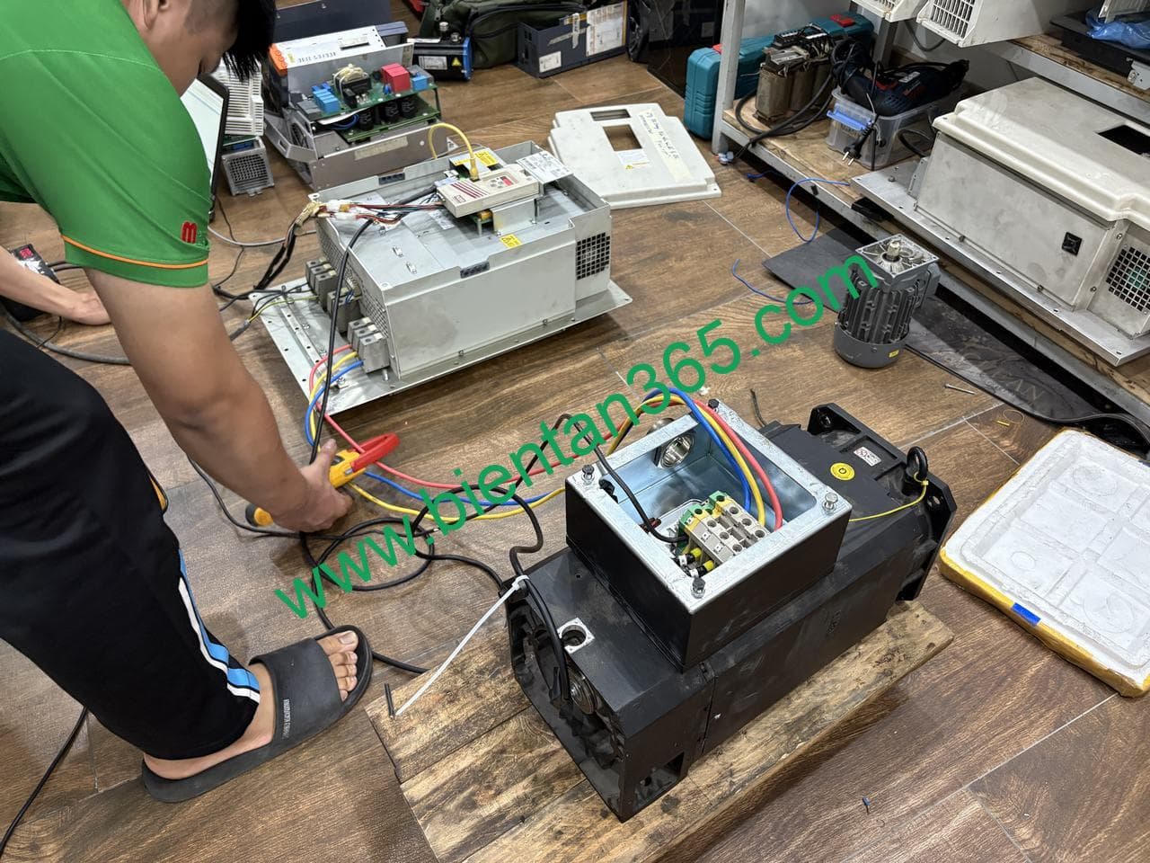 Test chay bien tan keb f5 sau khi sua chua voi motor servo baumuller