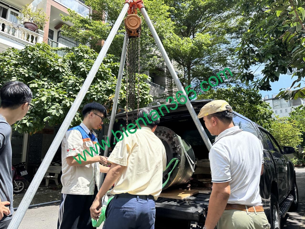 Ky su a.s.c vn dang ban giao motor servo siemens cho khach hang